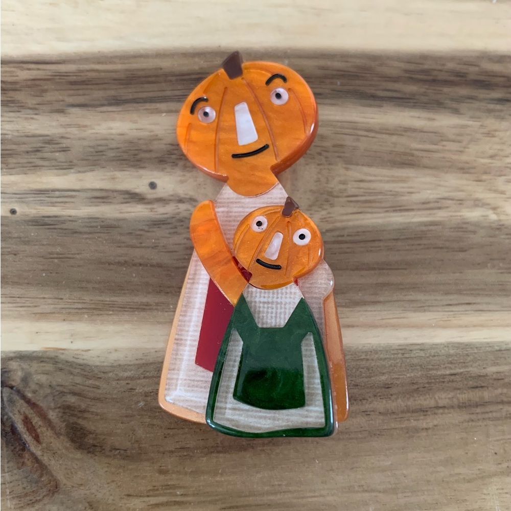 Erstwilder The Pumpkin Family Affair Brooch NWOT